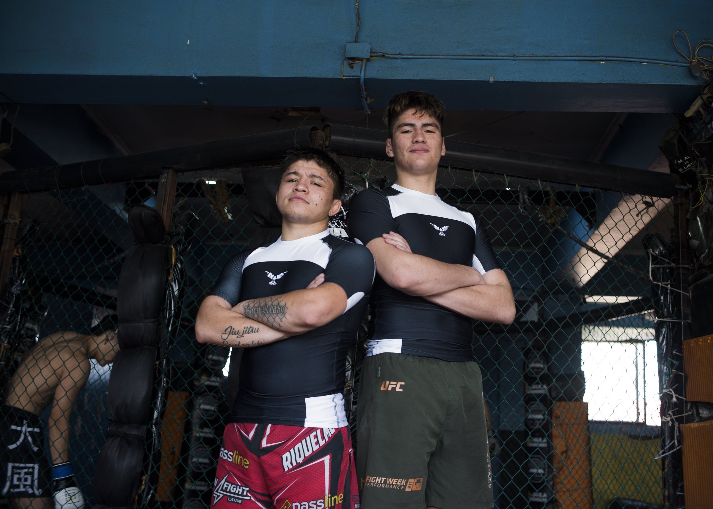 Rashguard Hero para MMA y BJJ en Chile, ropa deportiva premium de compresión para entrenamiento y competencia.
