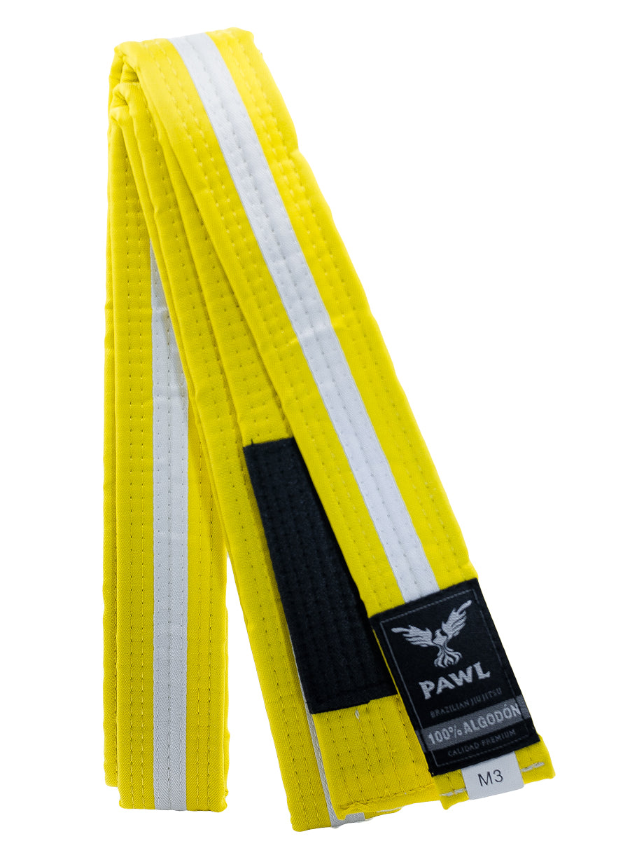 Cinturones BJJ amarillos para niños en diferentes posiciones
