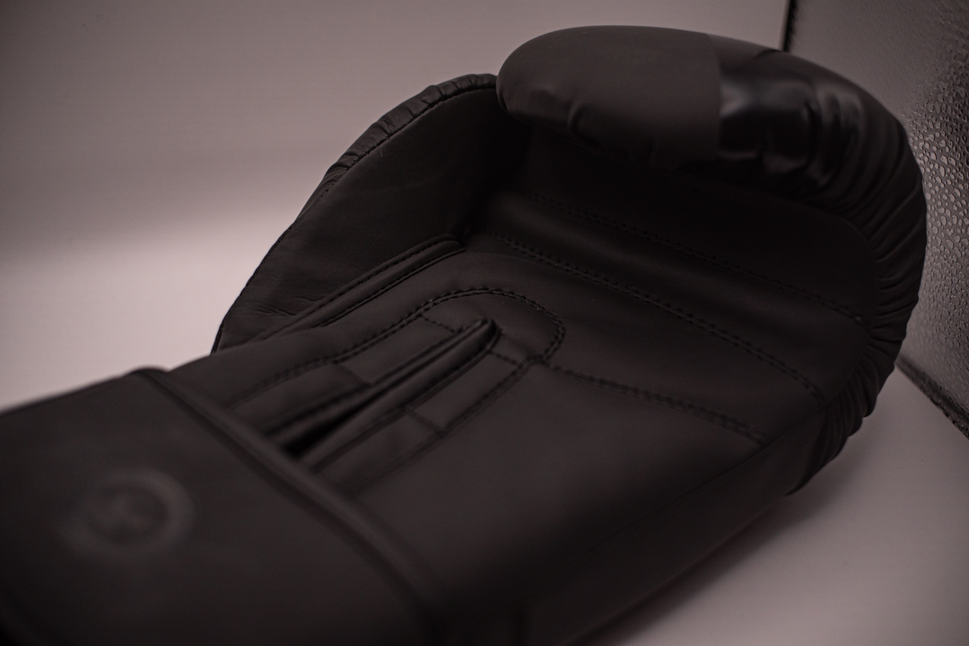 Guantes de boxeo negros para entrenamiento y sparring en Chile