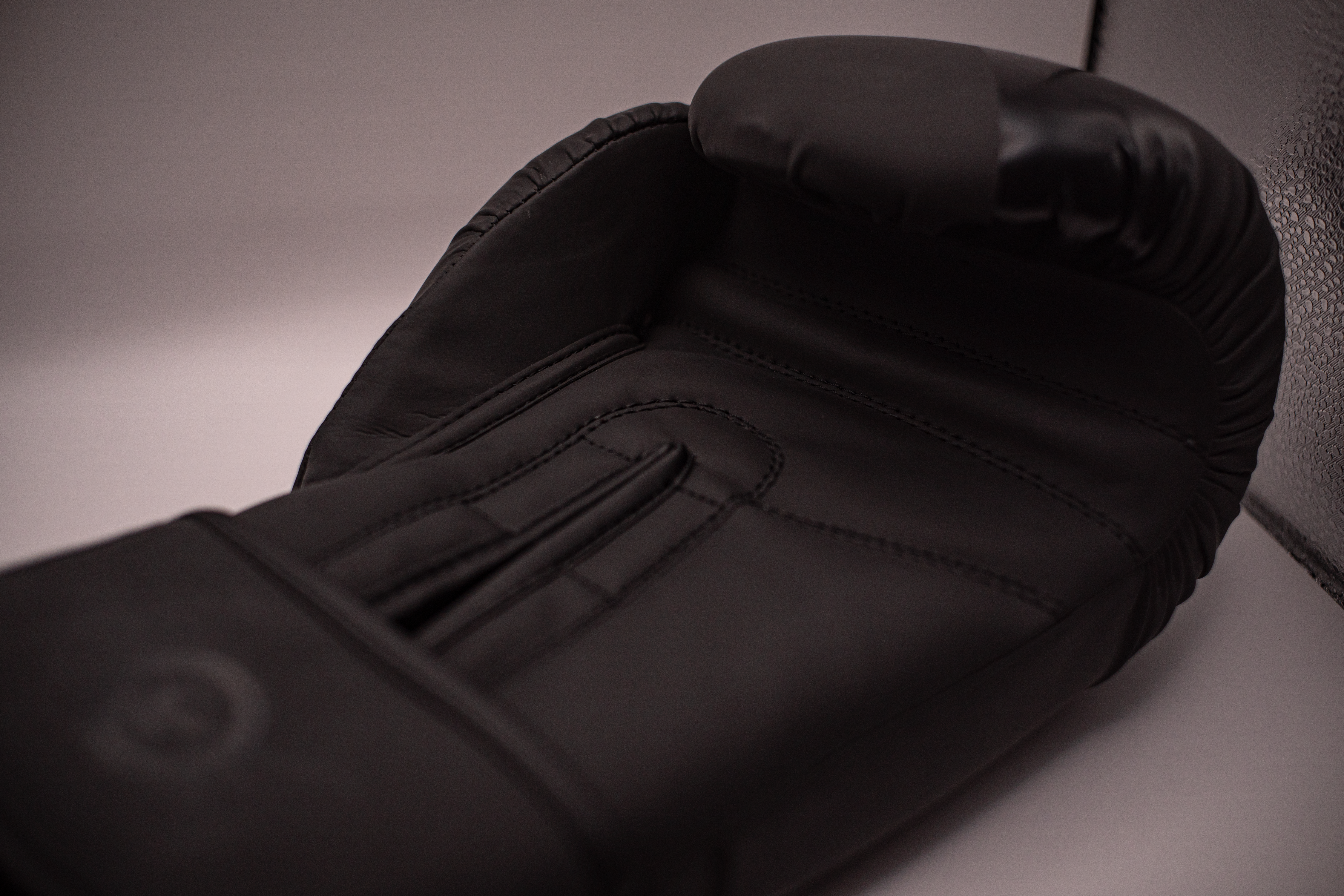 Guantes de boxeo negros para entrenamiento y sparring en Chile