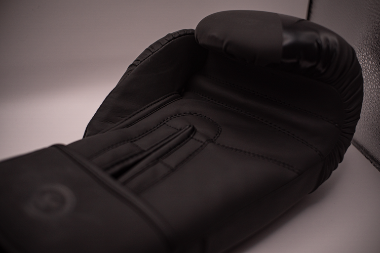 Guantes de boxeo negros para entrenamiento y sparring en Chile