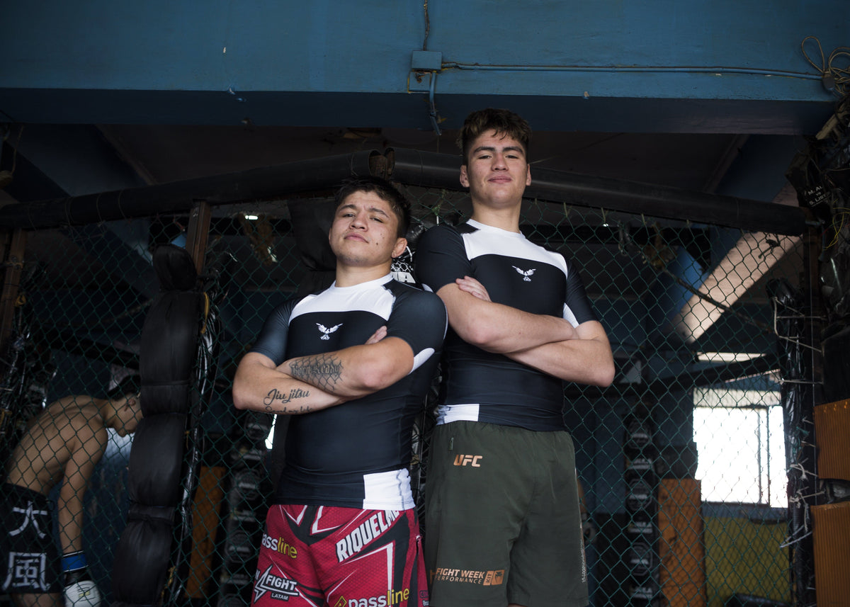 Rashguard Hero para MMA y BJJ en Chile, ropa deportiva premium de compresión para entrenamiento y competencia.