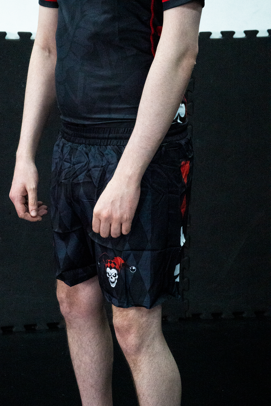 Short MMA y BJJ negro Pawl visto de frente